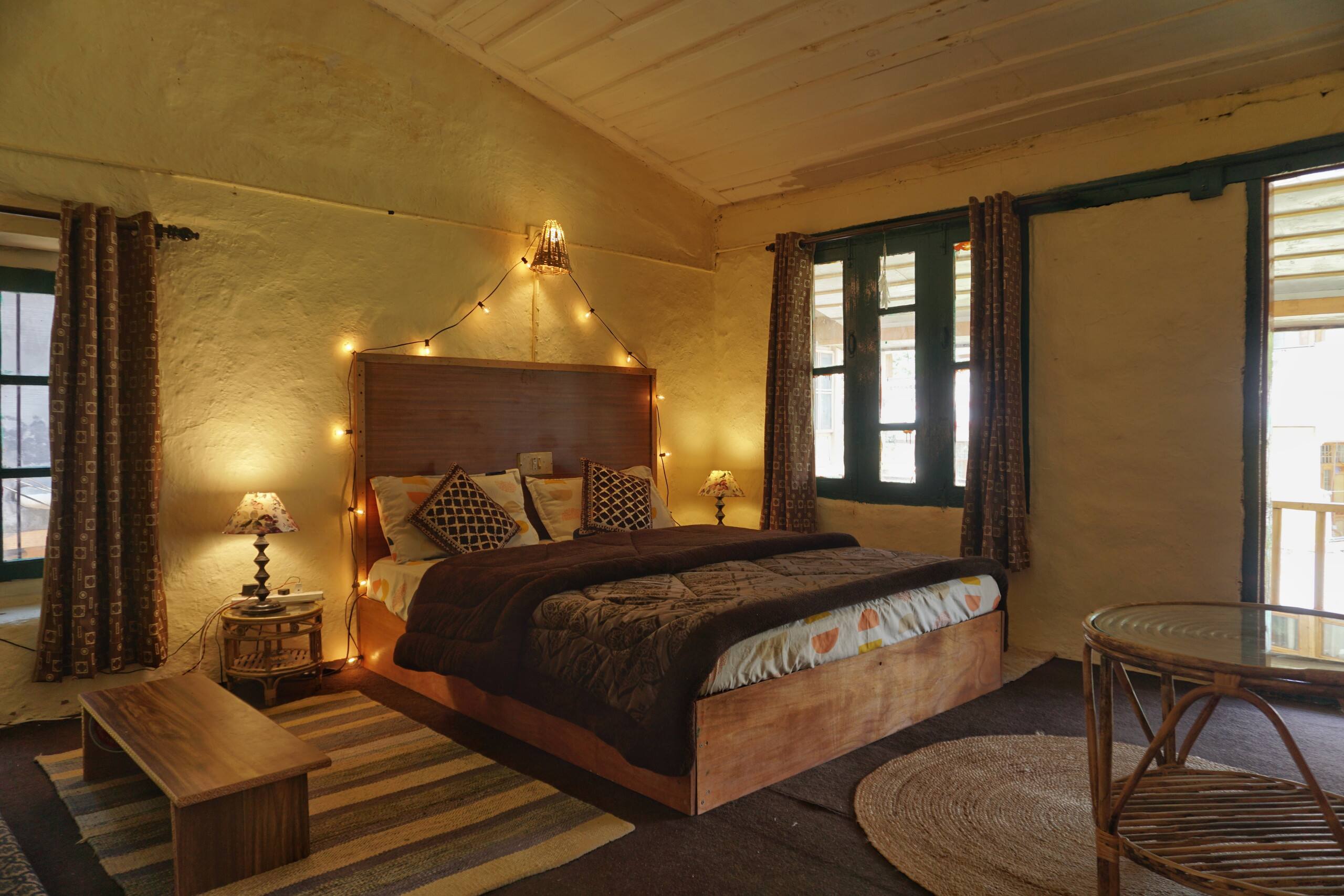 The Pahadi Studio ~Rustic Himalayan Wooden Home~ 7
