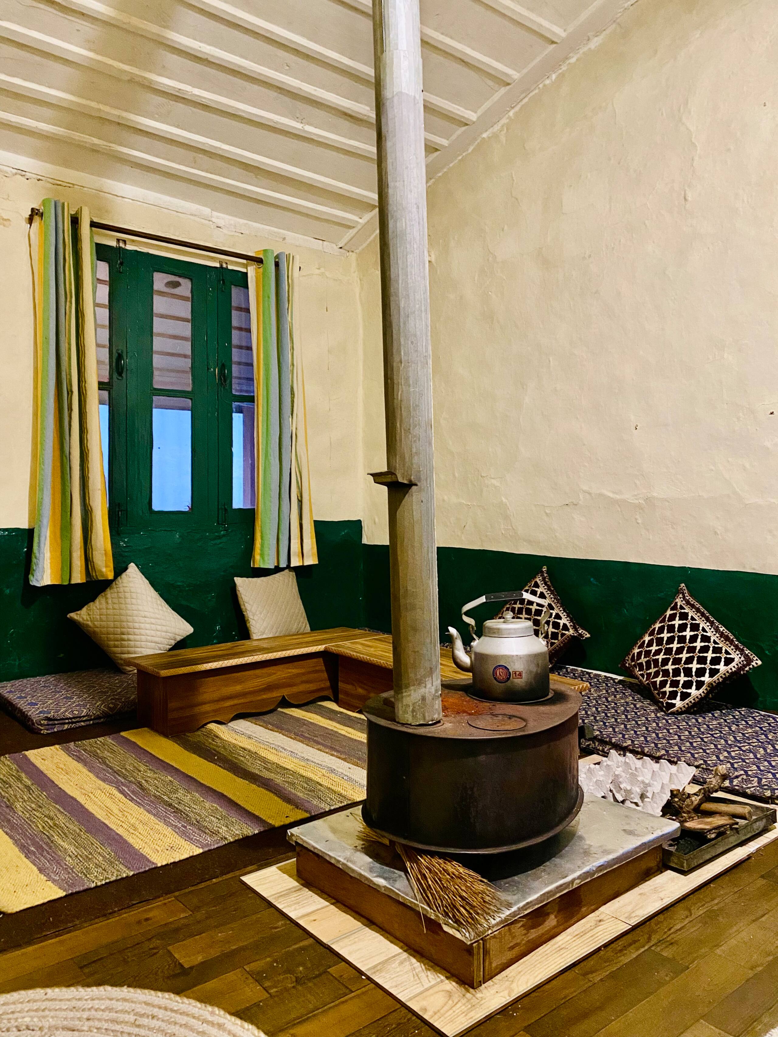 The Pahadi Studio ~Rustic Himalayan Wooden Home~ 4