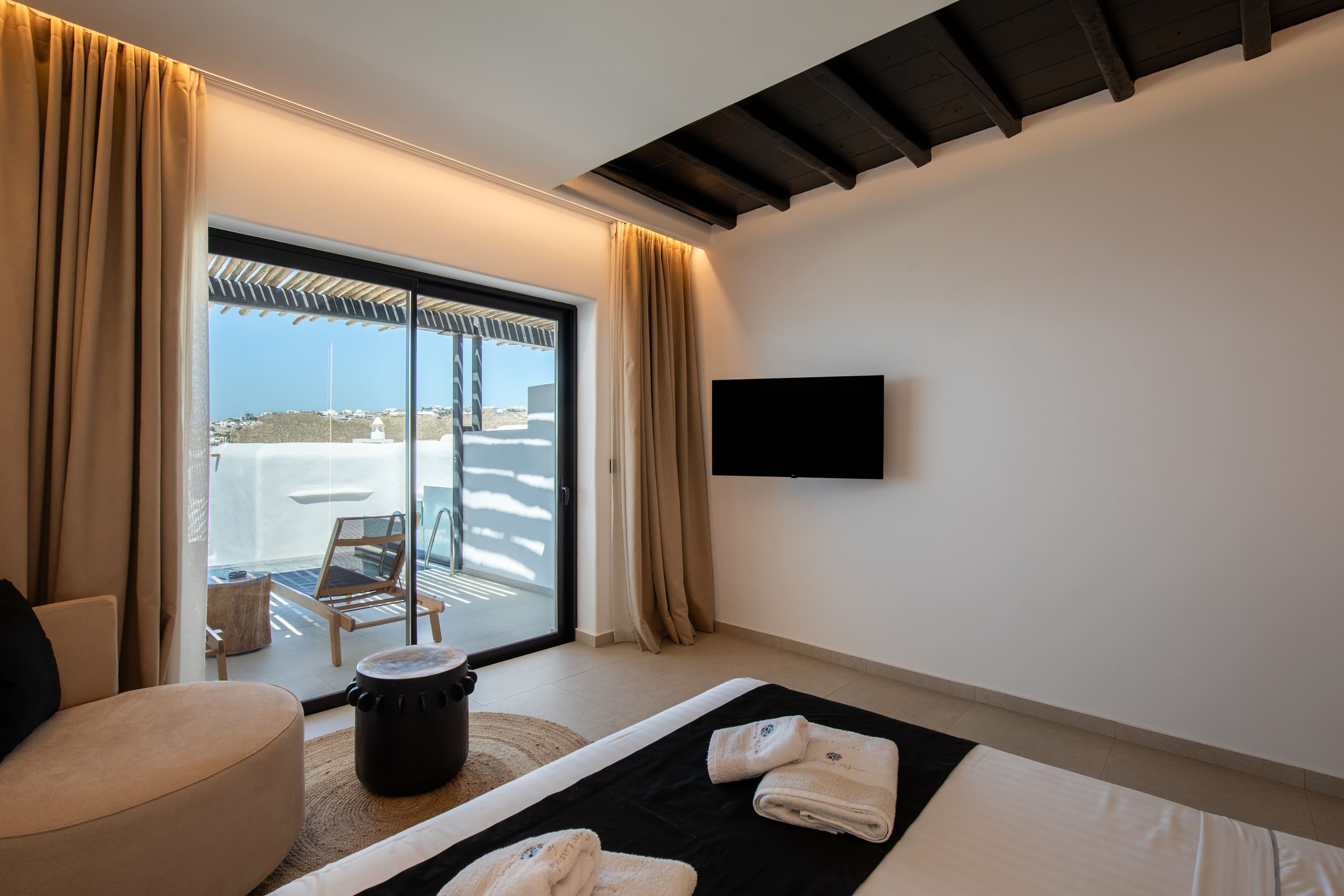 Seethroughmykonos,\nDeluxe Suite With private pool — photo 4