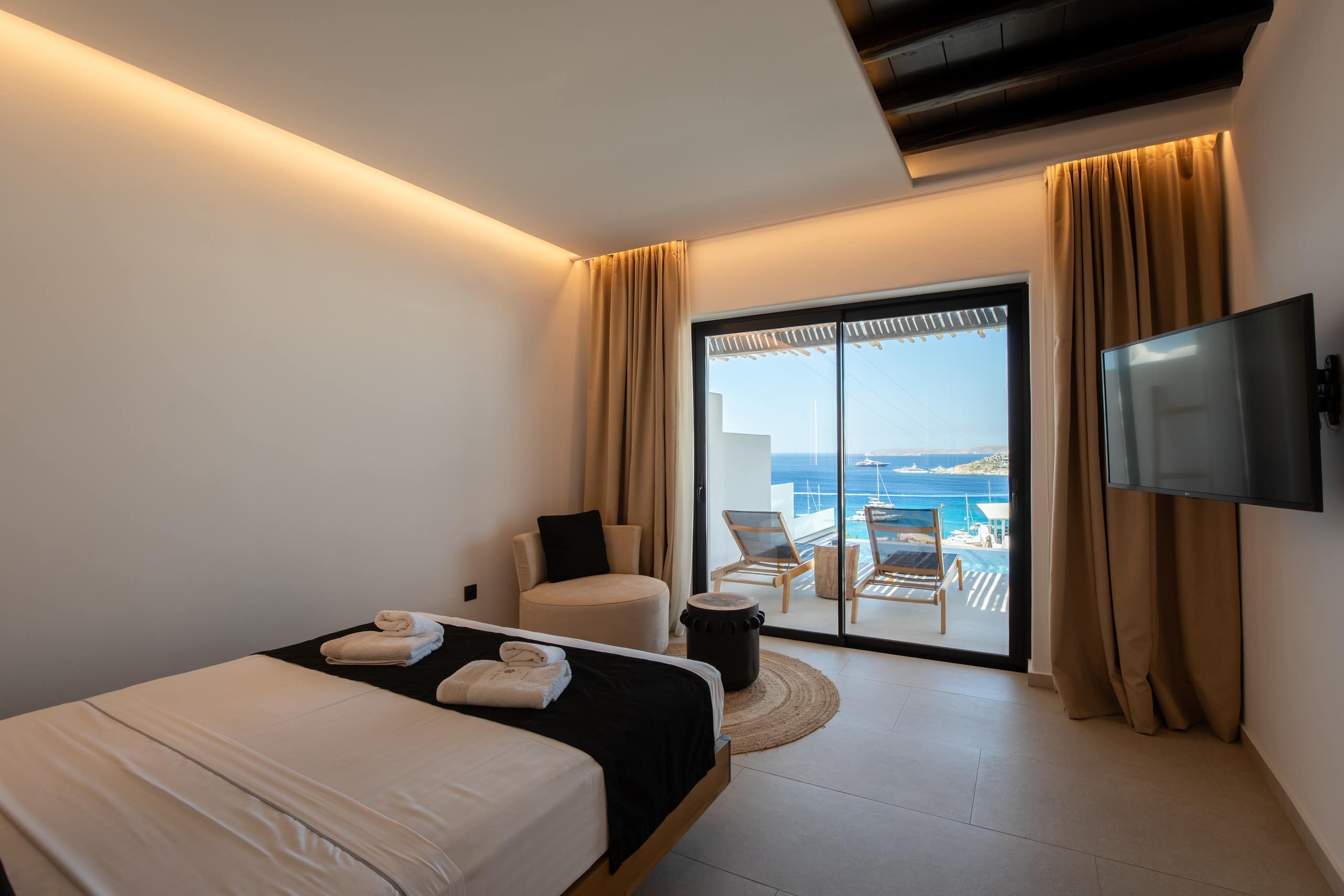 Seethroughmykonos,\nDeluxe Suite With private pool 10