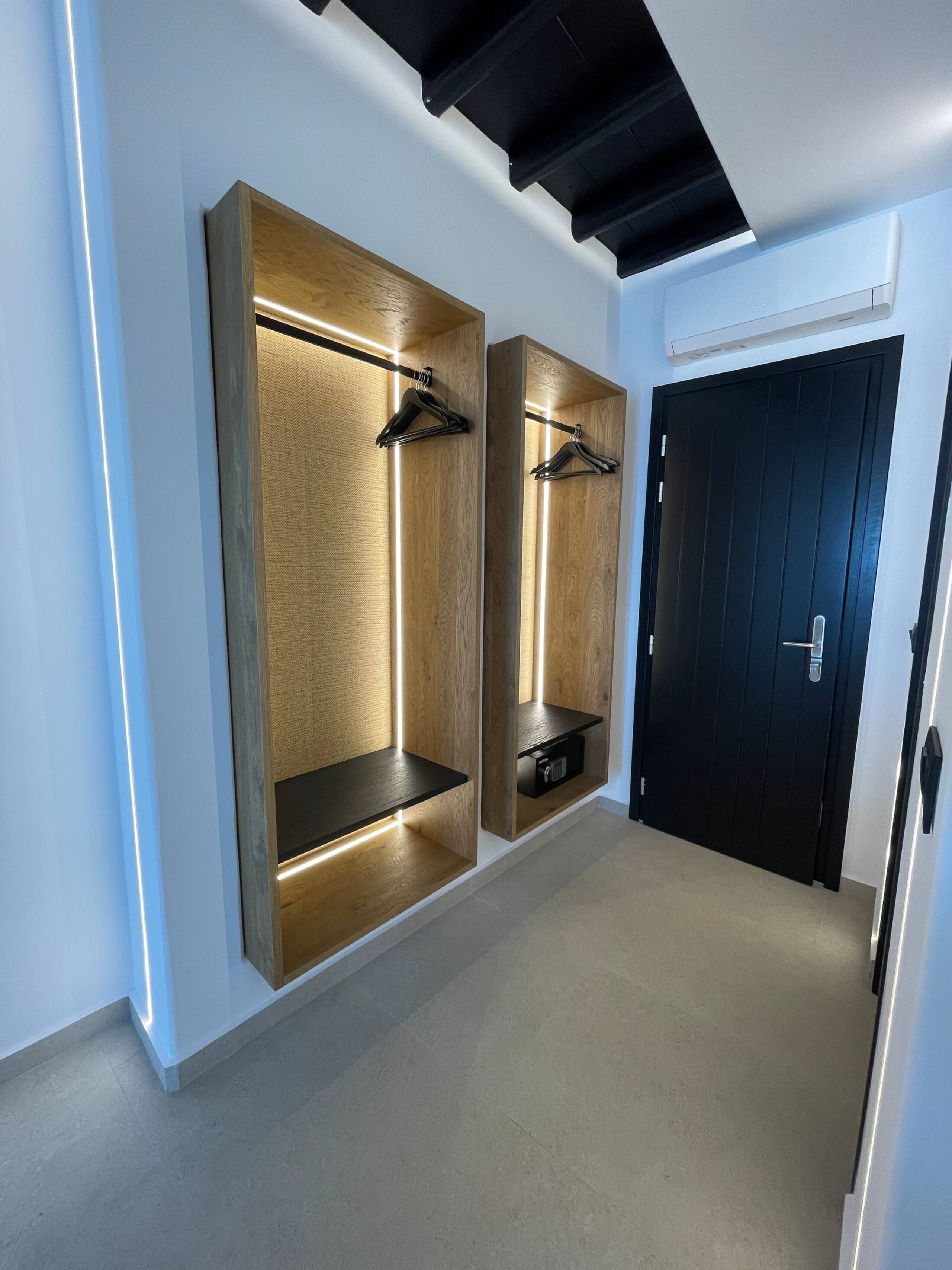 Seethroughmykonos,\nDeluxe Suite With private pool 20