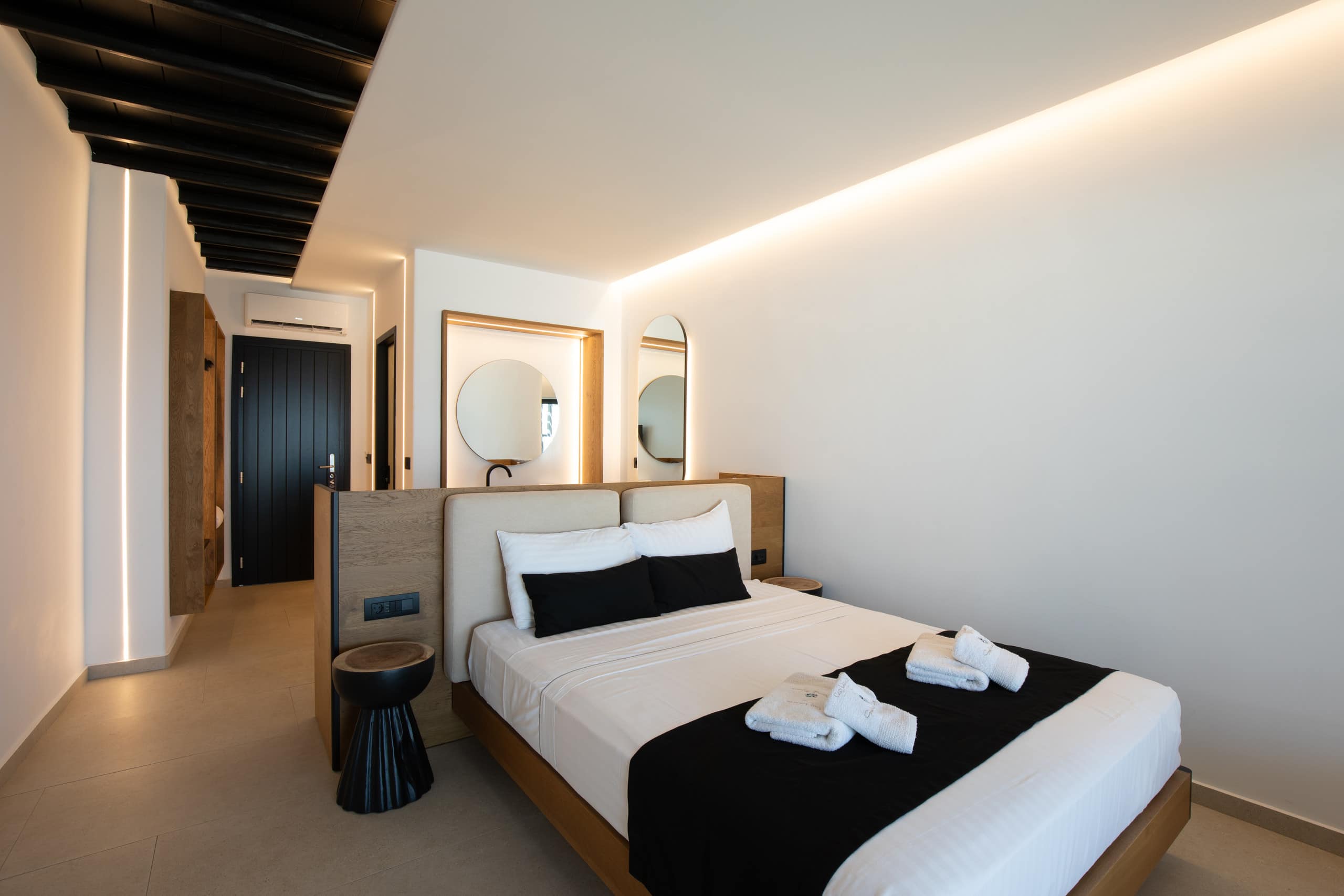 Seethroughmykonos,\nDeluxe Suite With private pool — photo 3