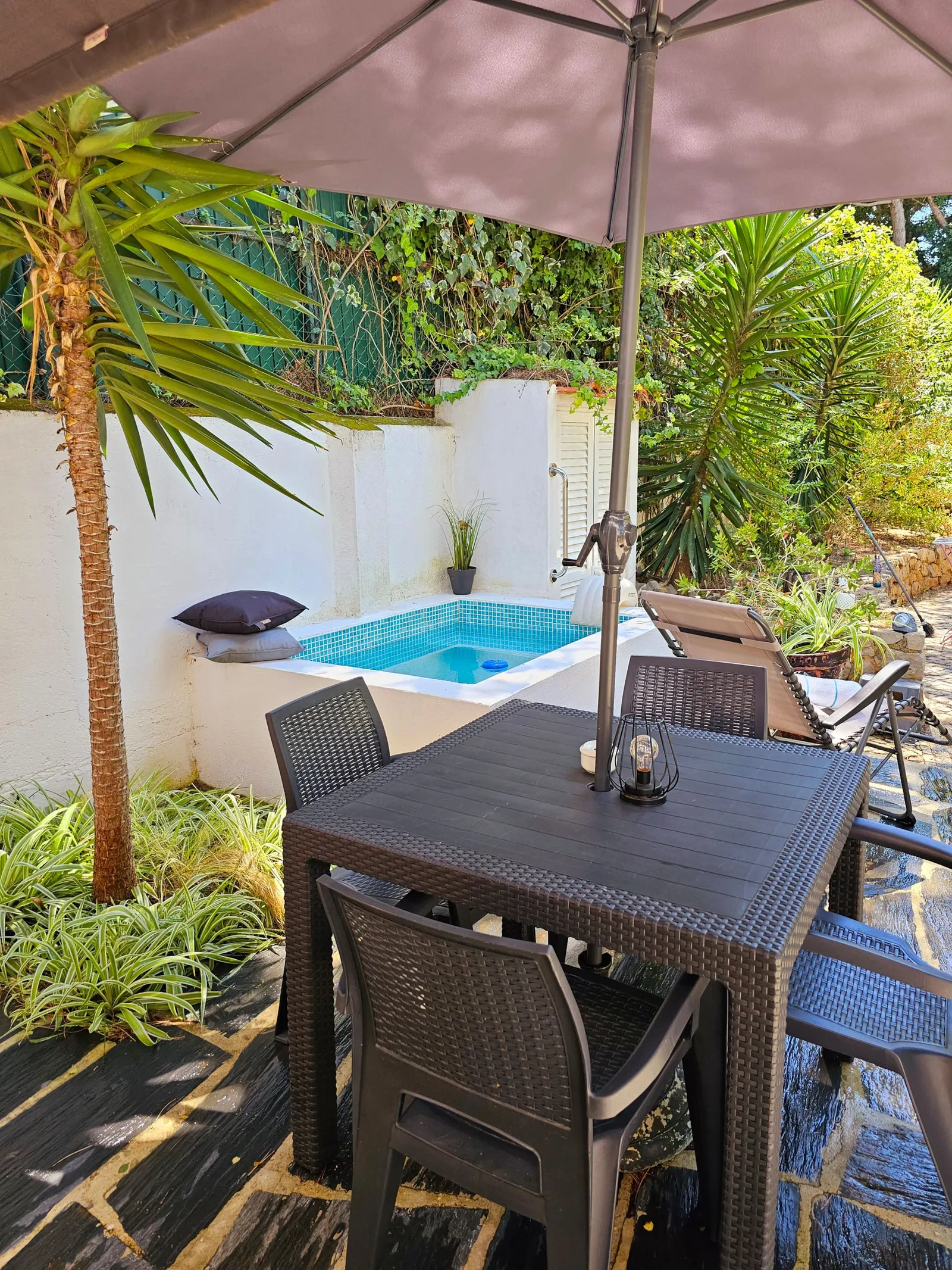 Independent apartment with a relaxing patio 32
