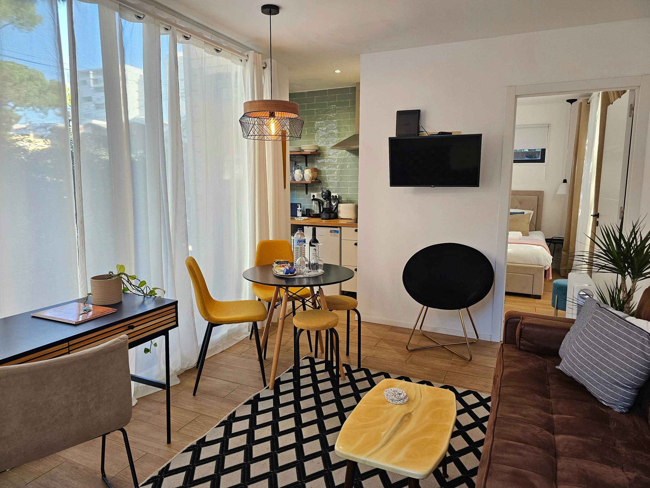Independent apartment with a relaxing patio 1