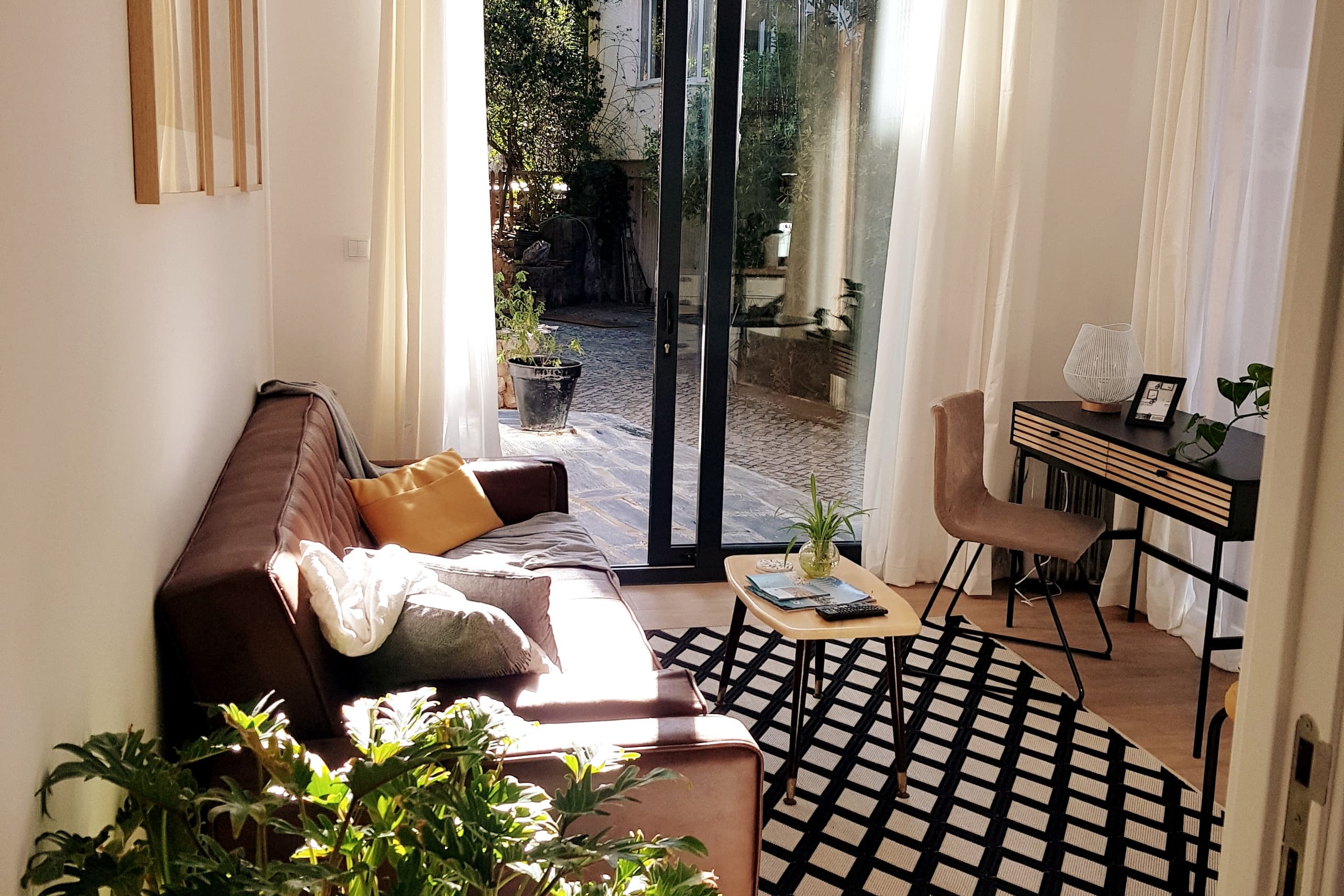 Independent apartment with a relaxing patio 10