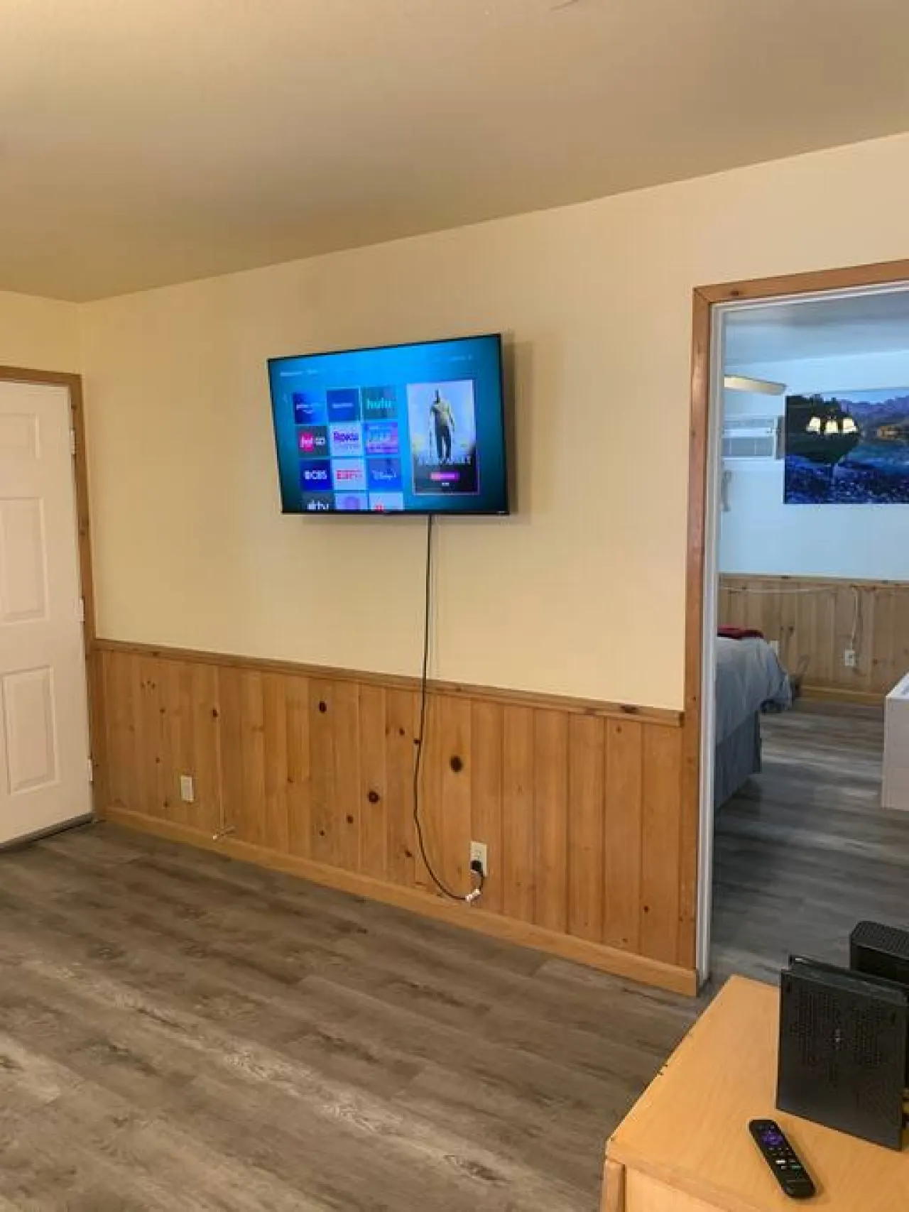 Lake-View Lodge Cabin #7 ( 2 BR Near The Village) 12