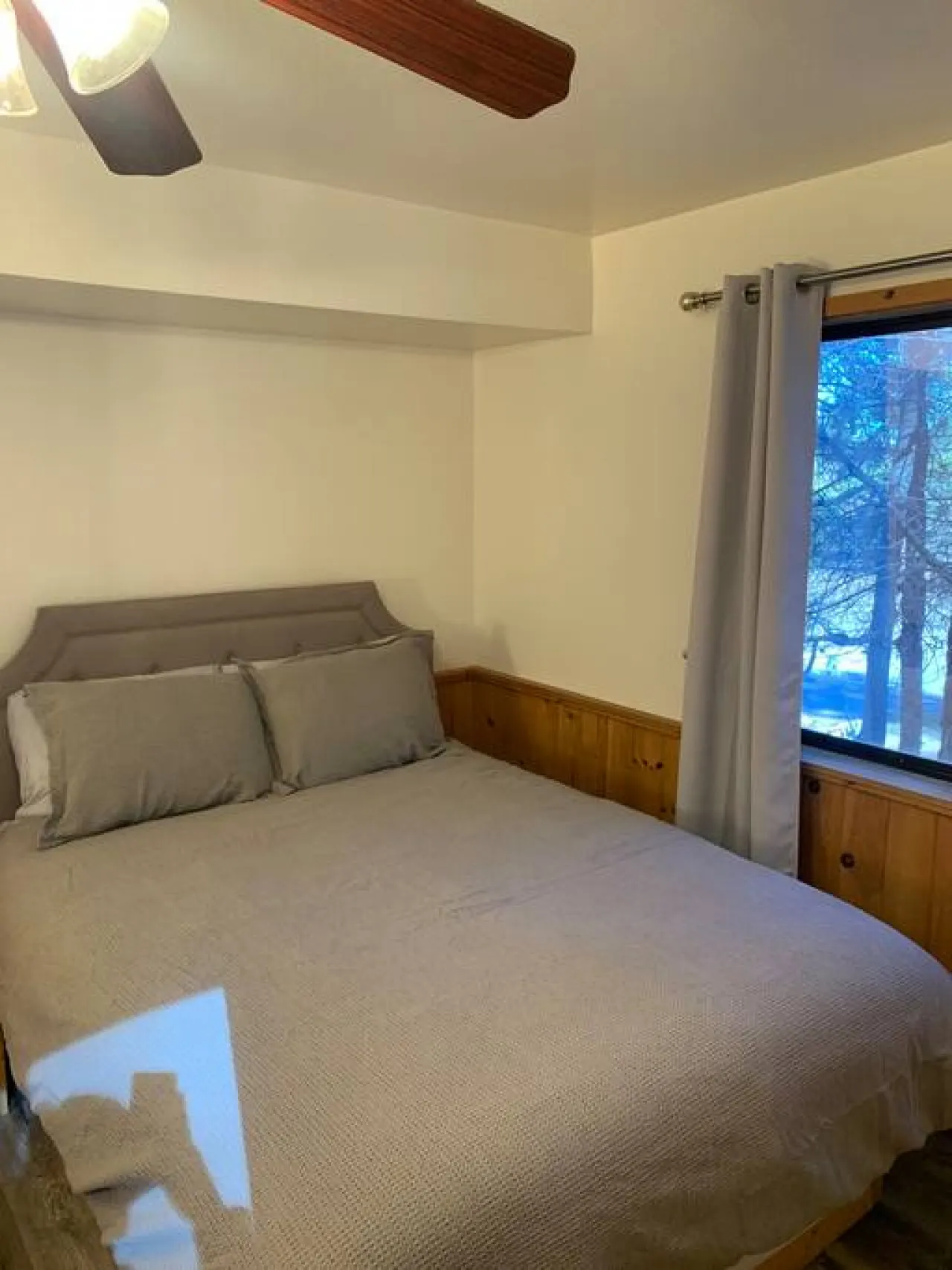 Lake-View Lodge Cabin #7 ( 2 BR Near The Village) 8