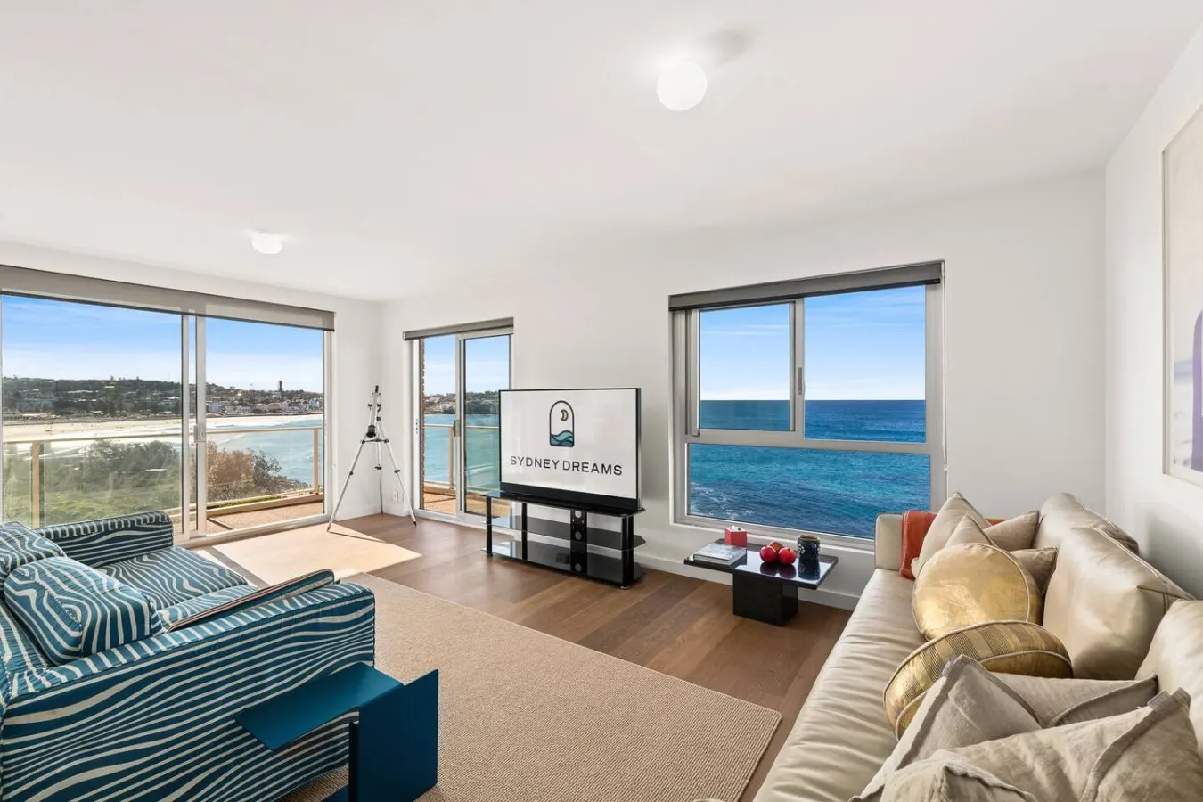Oceanfront Bondi Escape with Spectacular Views 14