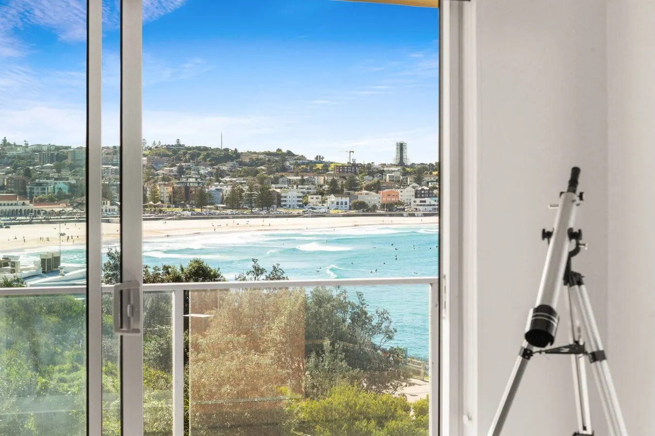 Oceanfront Bondi Escape with Spectacular Views 16
