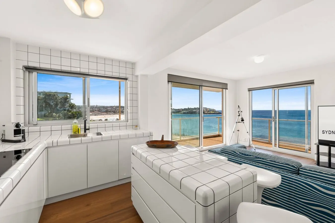 Oceanfront Bondi Escape with Spectacular Views 17