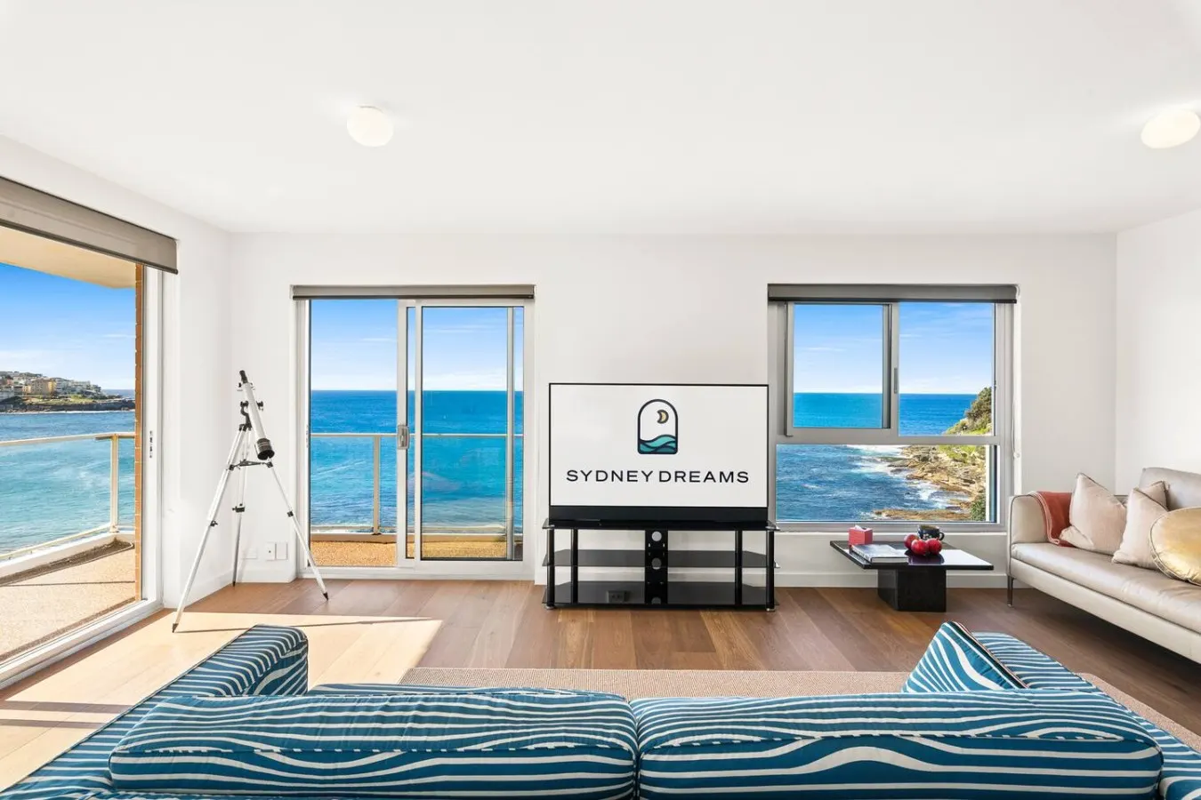Oceanfront Bondi Escape with Spectacular Views 7
