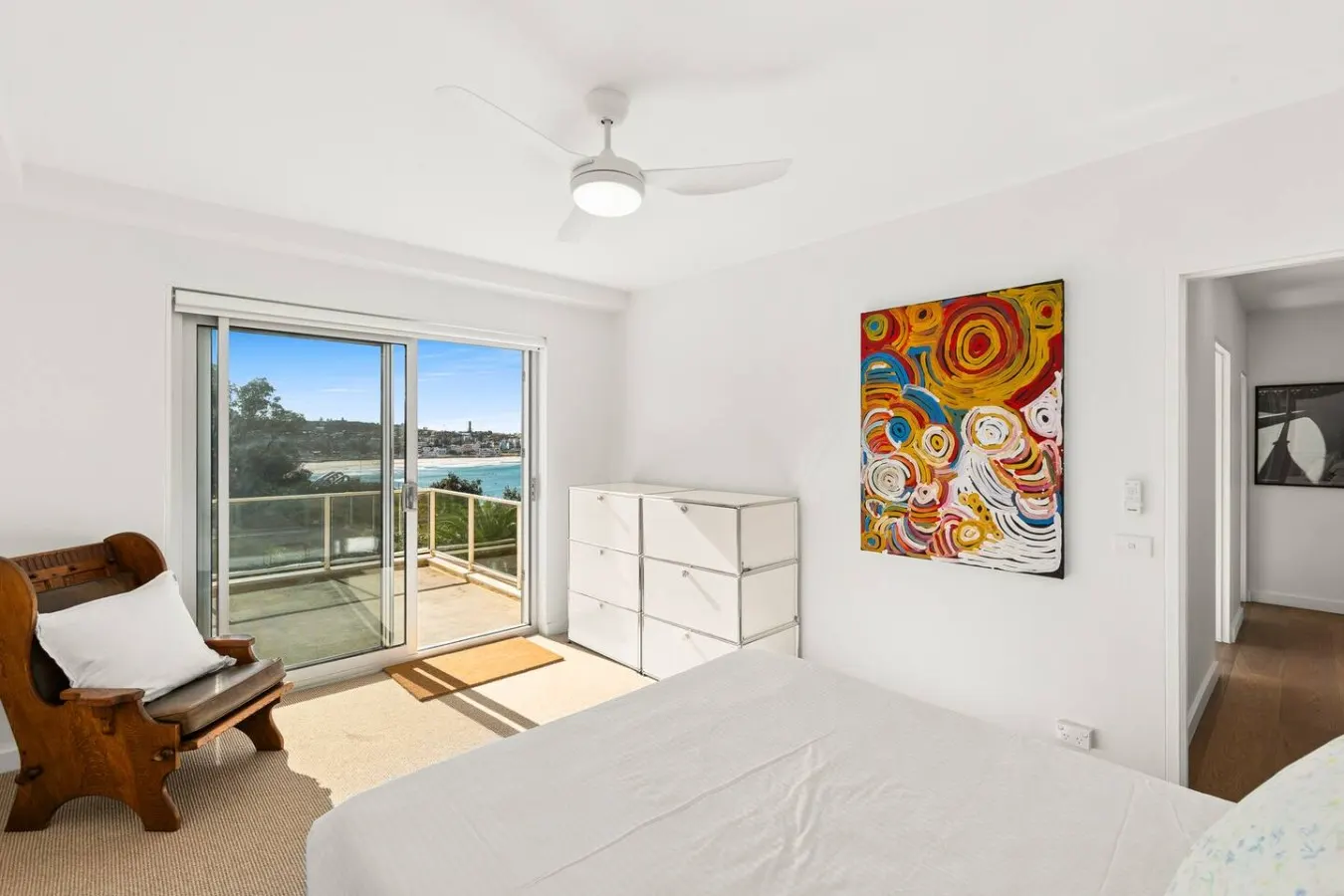 Oceanfront Bondi Escape with Spectacular Views 8