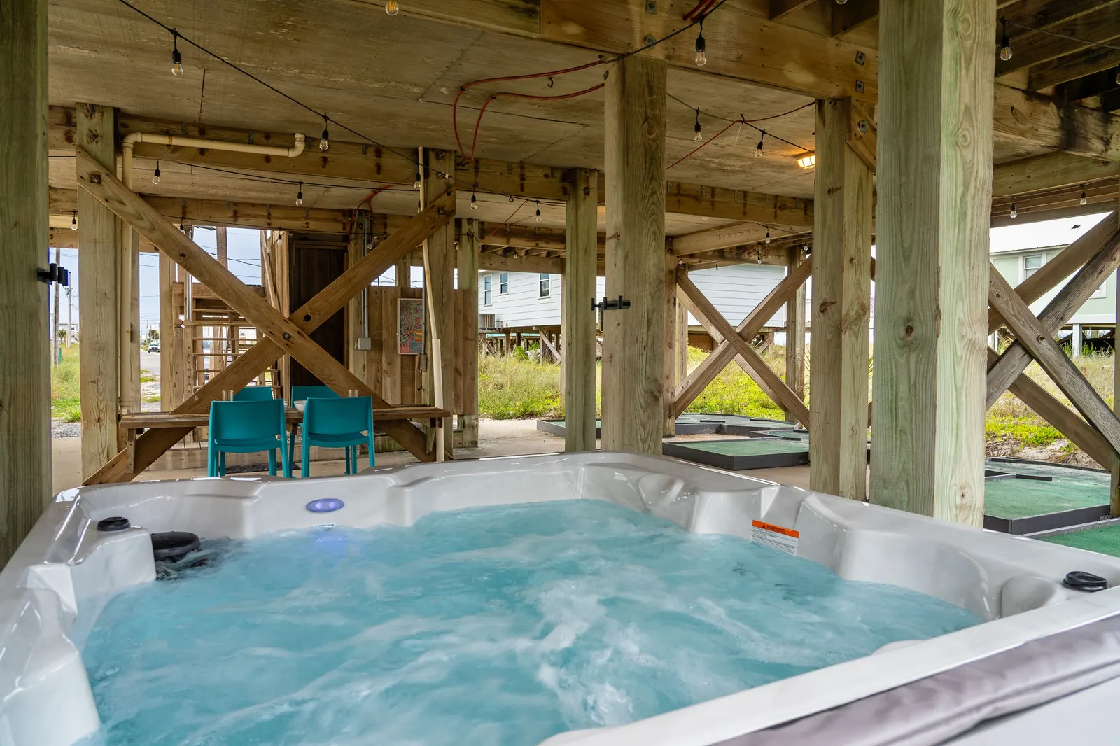 Gulf View bungalow with Hot Tub and Mini Golf