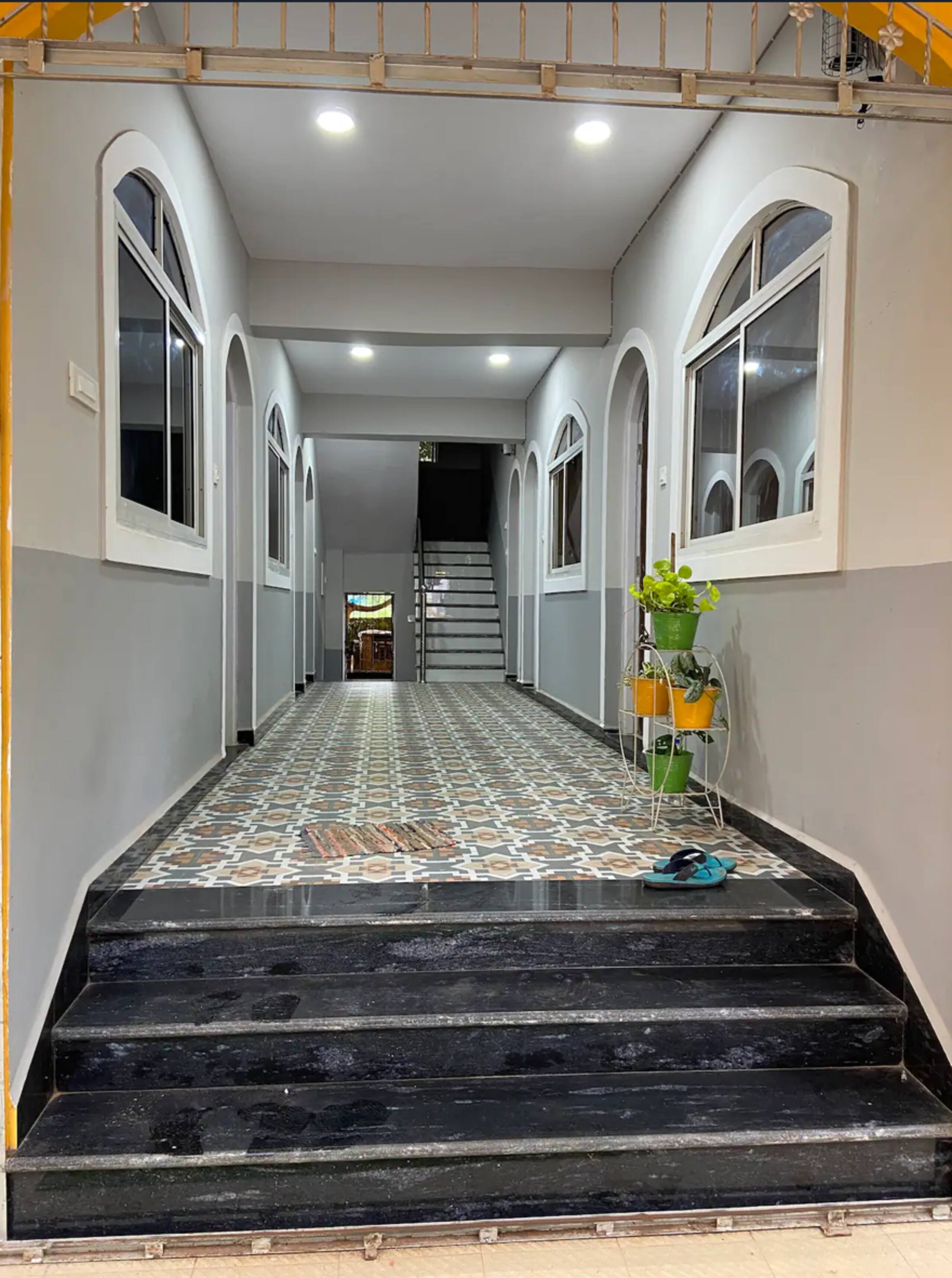 1BHK peaceful studio R2 AC WiFi. 2km Beach 16
