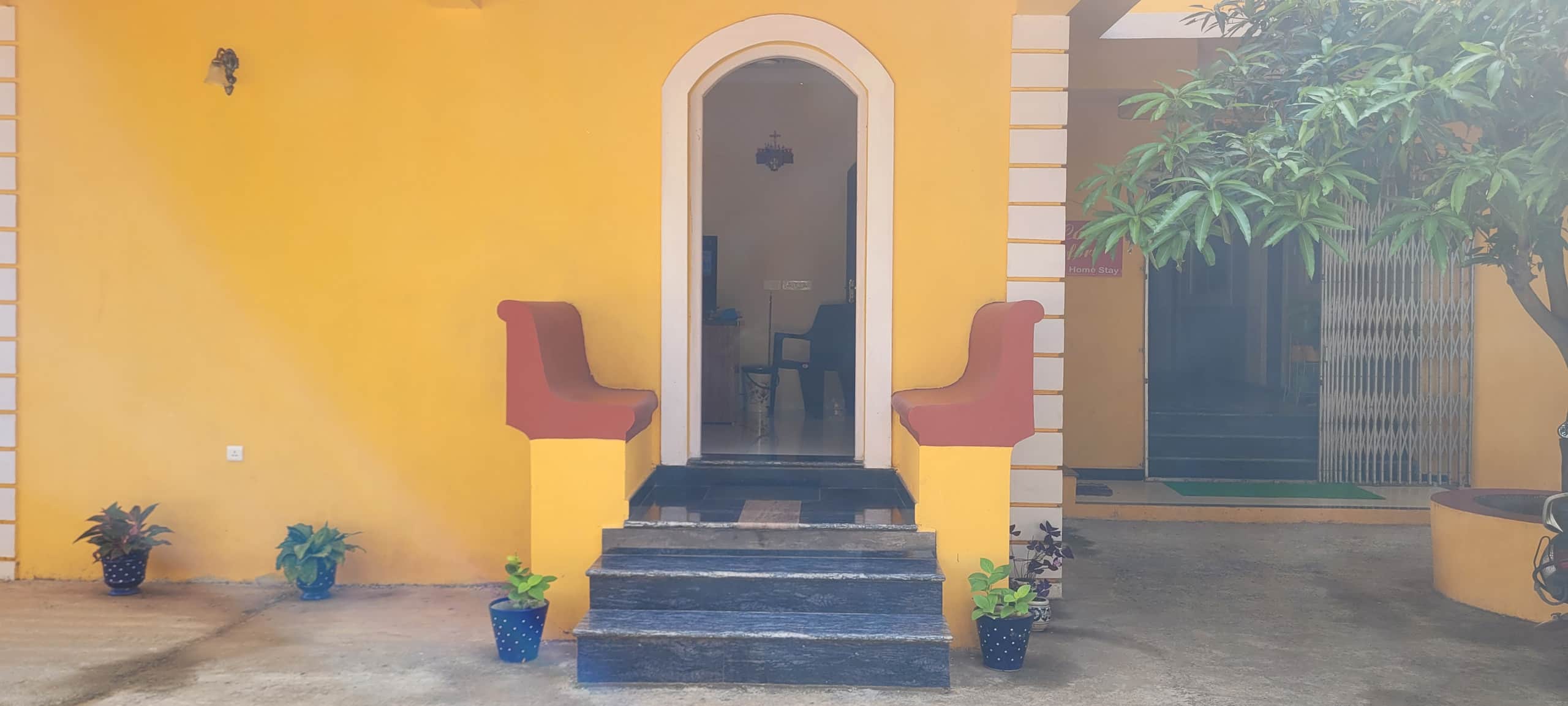 1BHK peaceful studio R2 AC WiFi. 2km Beach 6