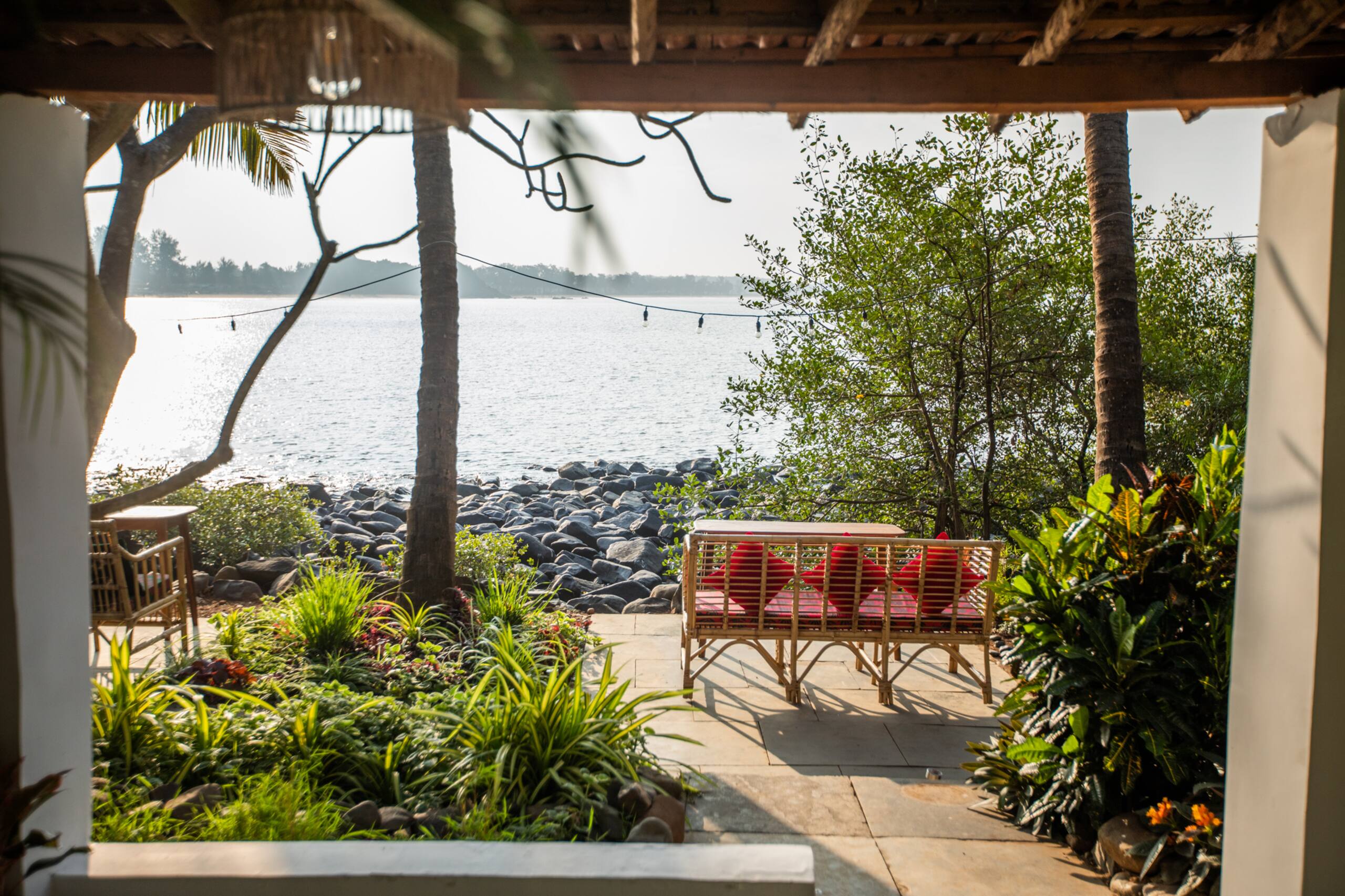 Charming sea-facing room with verandah 10