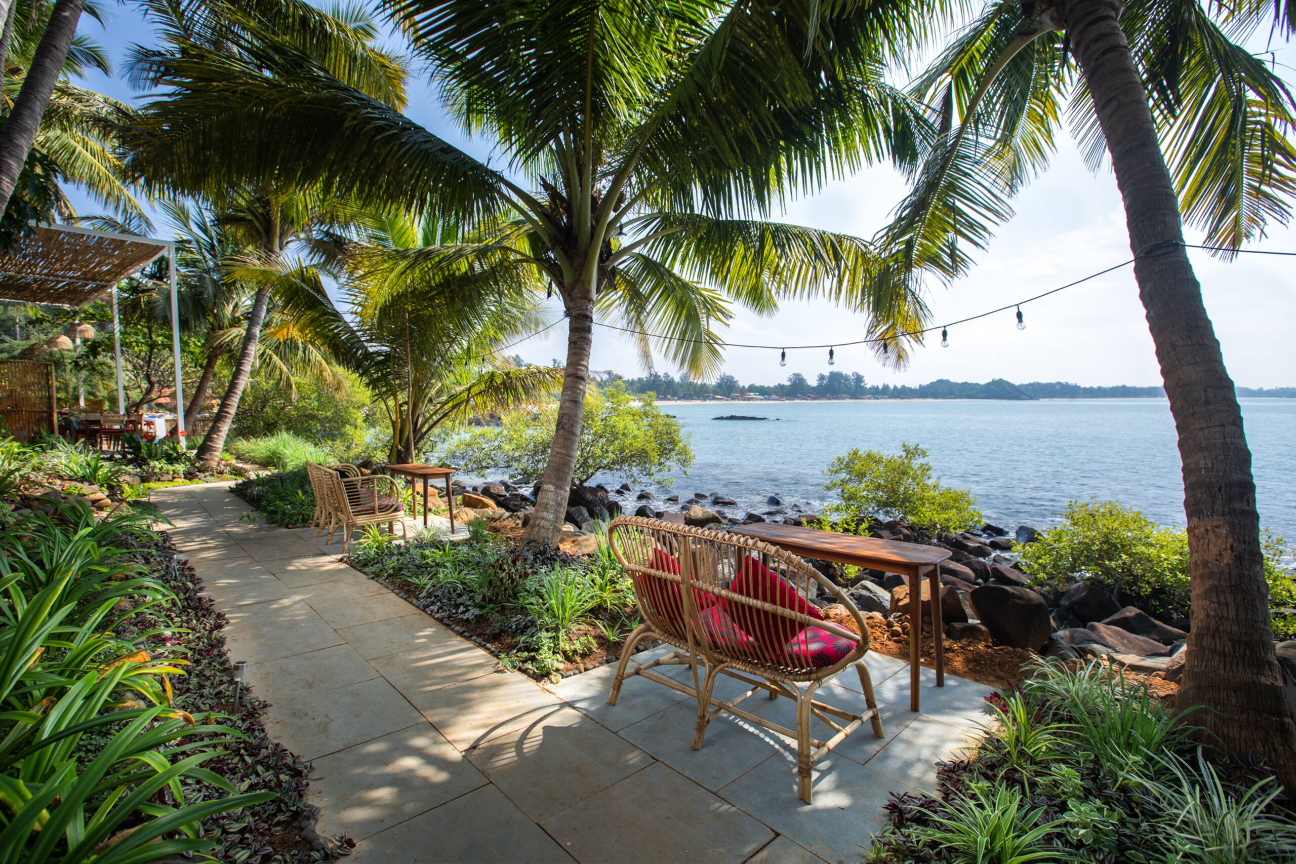 Charming sea-facing room with verandah 23