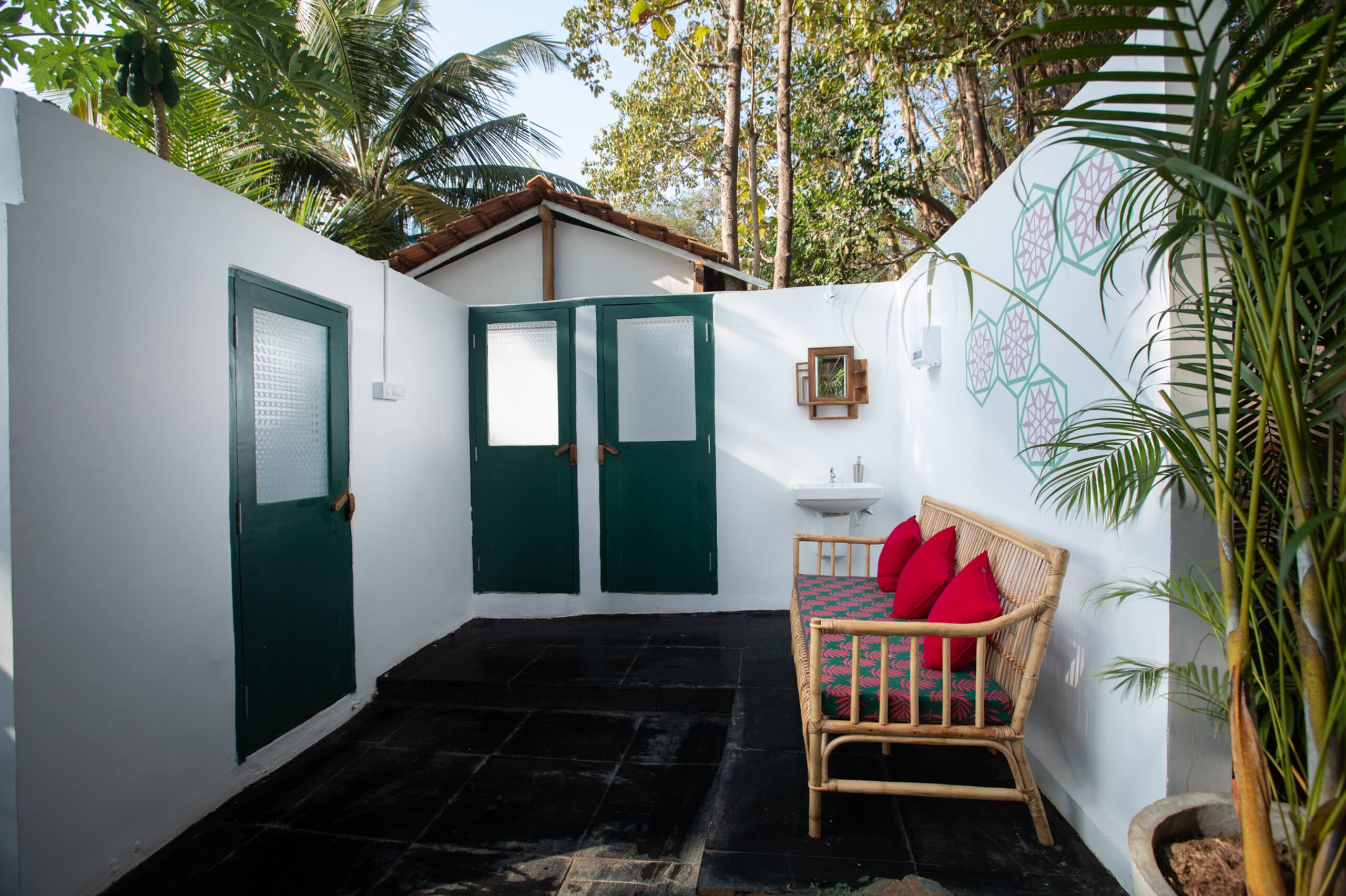 Charming sea-facing room with verandah 18