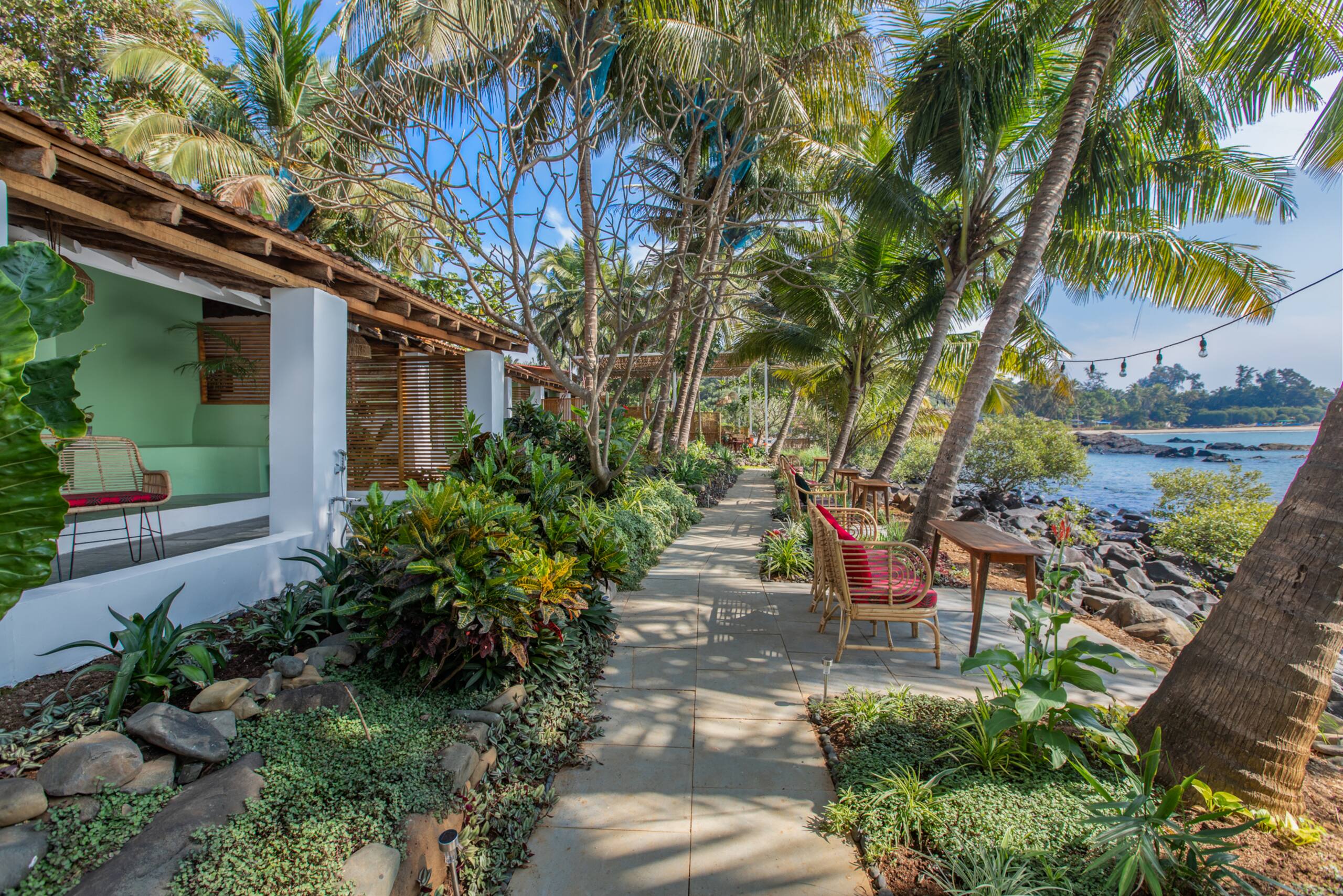 Charming sea-facing room with verandah 24