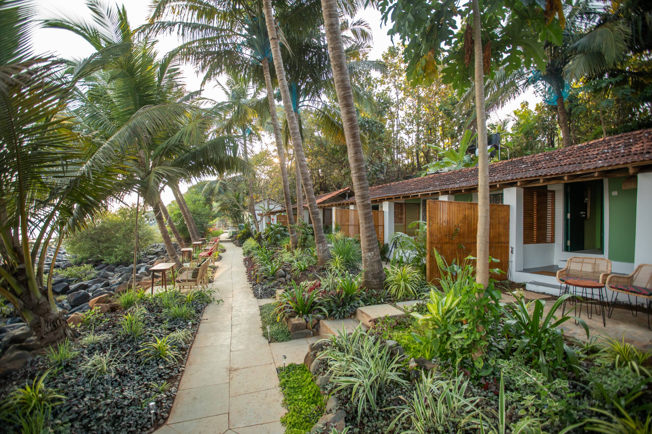 Charming sea-facing room with verandah 25