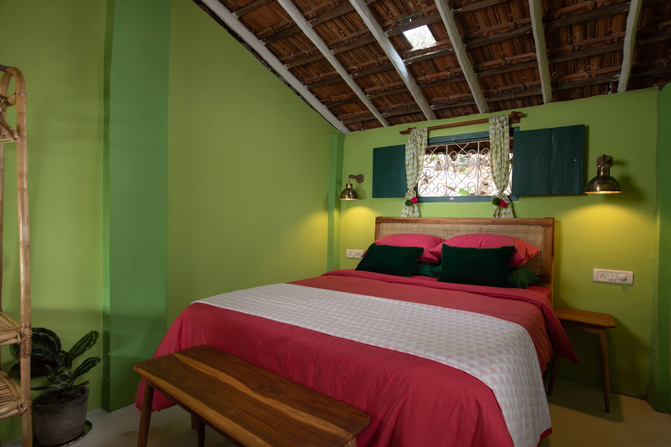 Charming sea-facing room with verandah 1