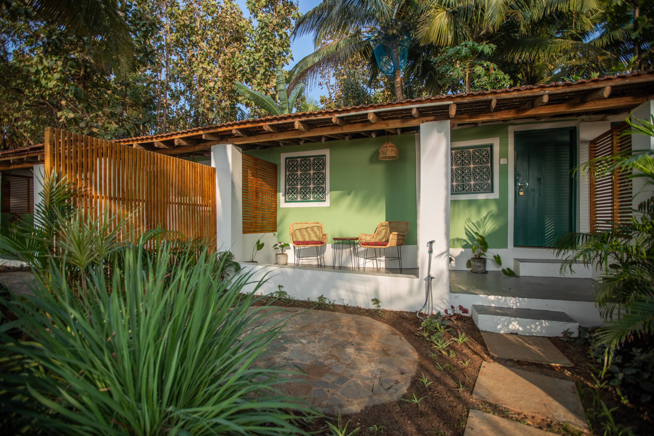 Charming sea-facing room with verandah 2