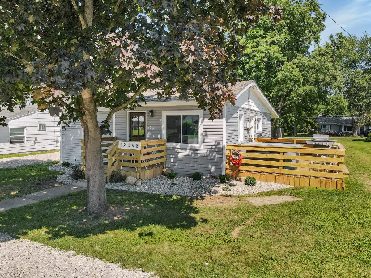 Buckeye Lake: Sows on Sixth 6