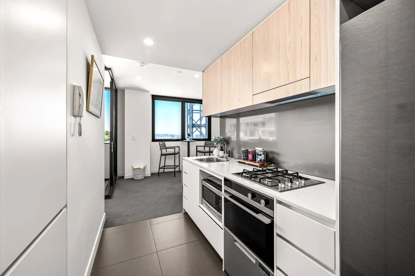 Seaspray - Harbour & City Views - Free Parking 13