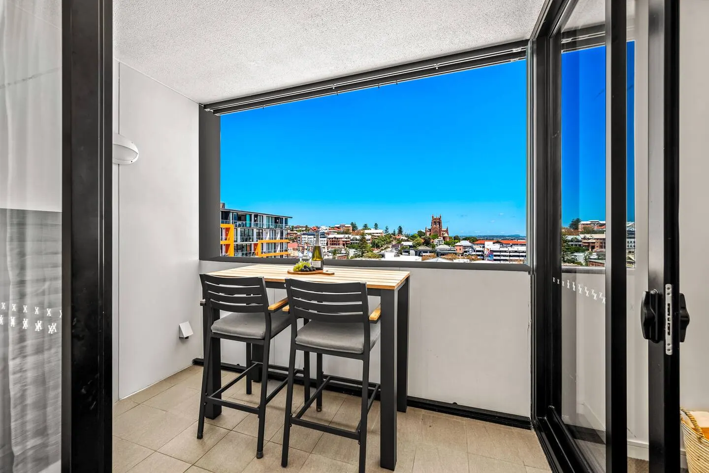Seaspray - Harbour & City Views - Free Parking 17