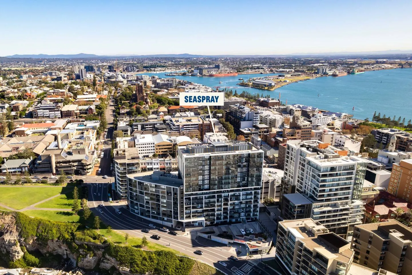 Seaspray - Harbour & City Views - Free Parking 19