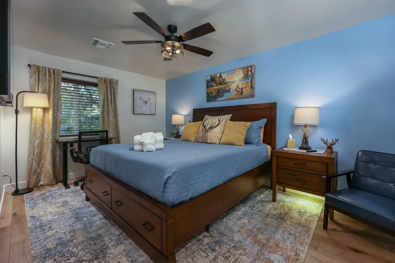 Luxury Munds Park Cabin Hot Tub + Firepit 11