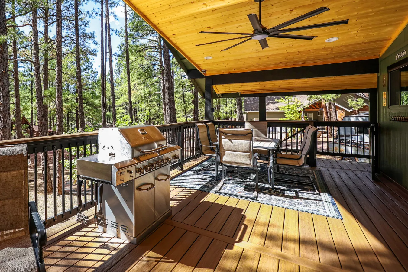 Luxury Munds Park Cabin | Hot Tub + Firepit — photo 5
