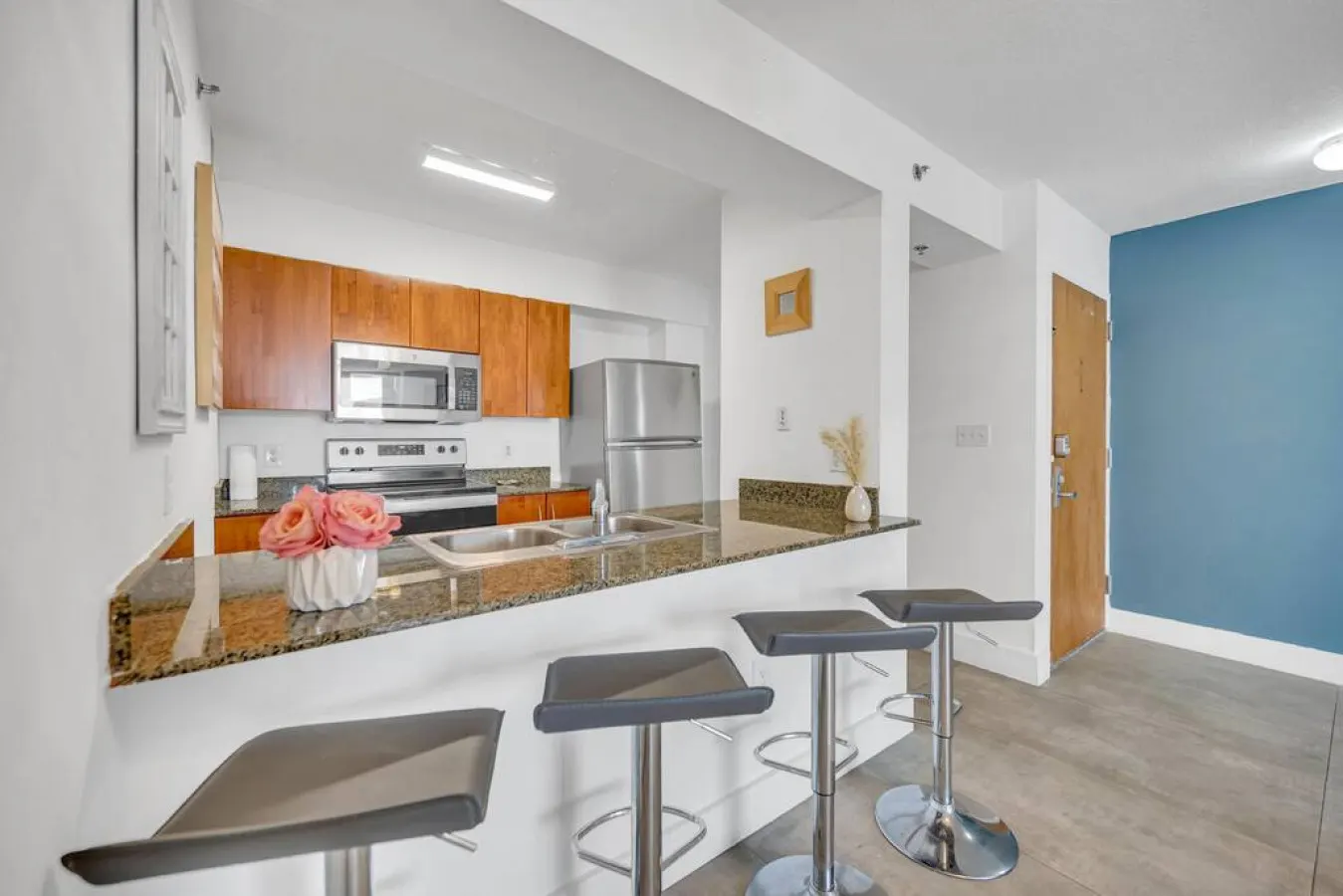 Amazing spacious unit 37th floor 9