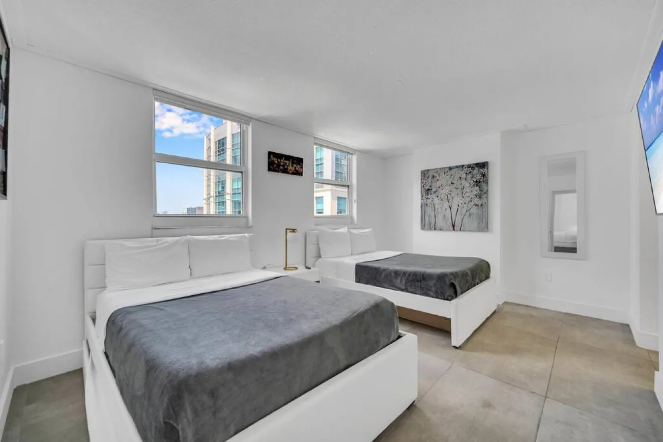 Amazing spacious unit 37th floor 11