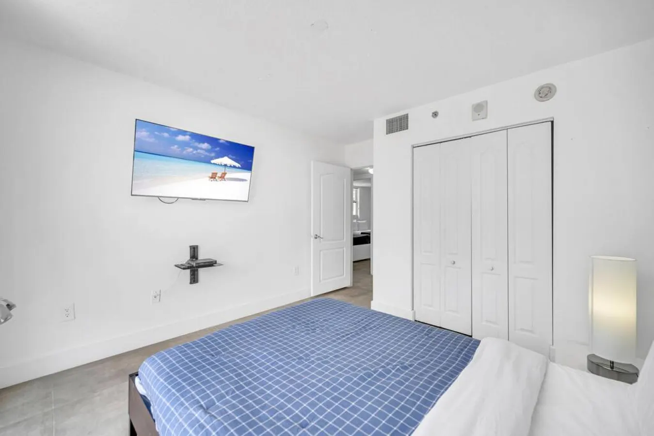Amazing spacious unit 37th floor 12