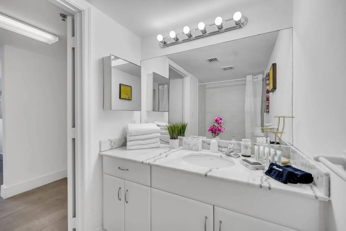 Amazing spacious unit 37th floor 18
