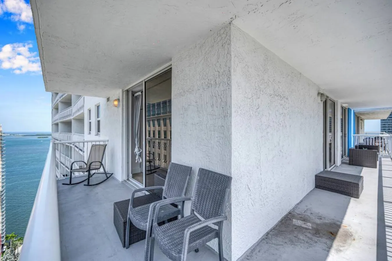 Amazing spacious unit 37th floor 20