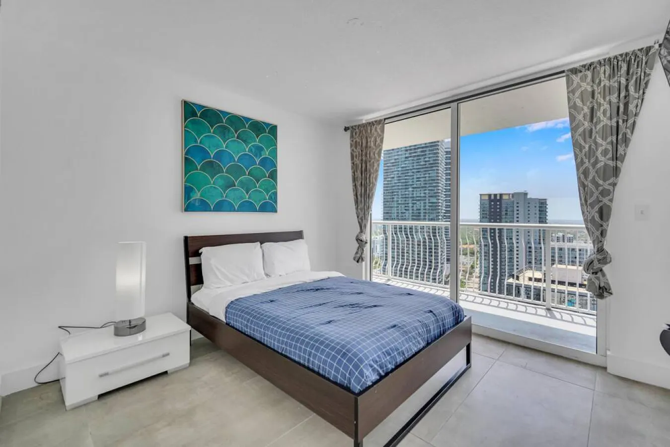 Amazing spacious unit 37th floor — photo 3
