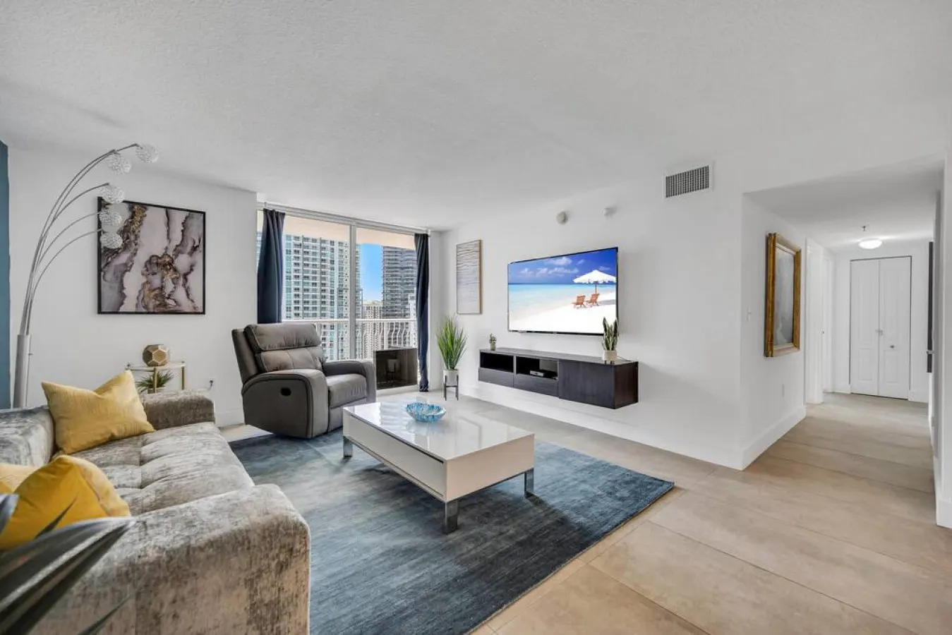 Amazing spacious unit 37th floor — photo 4