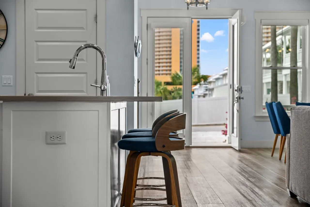 Gulf Breeze Getaway Beach Walk + Backyard Pool 9