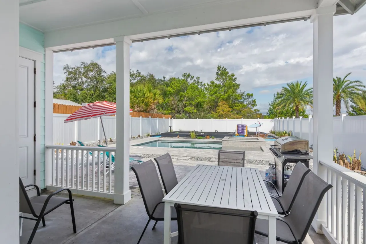 Gulf Breeze Getaway Beach Walk + Backyard Pool 12