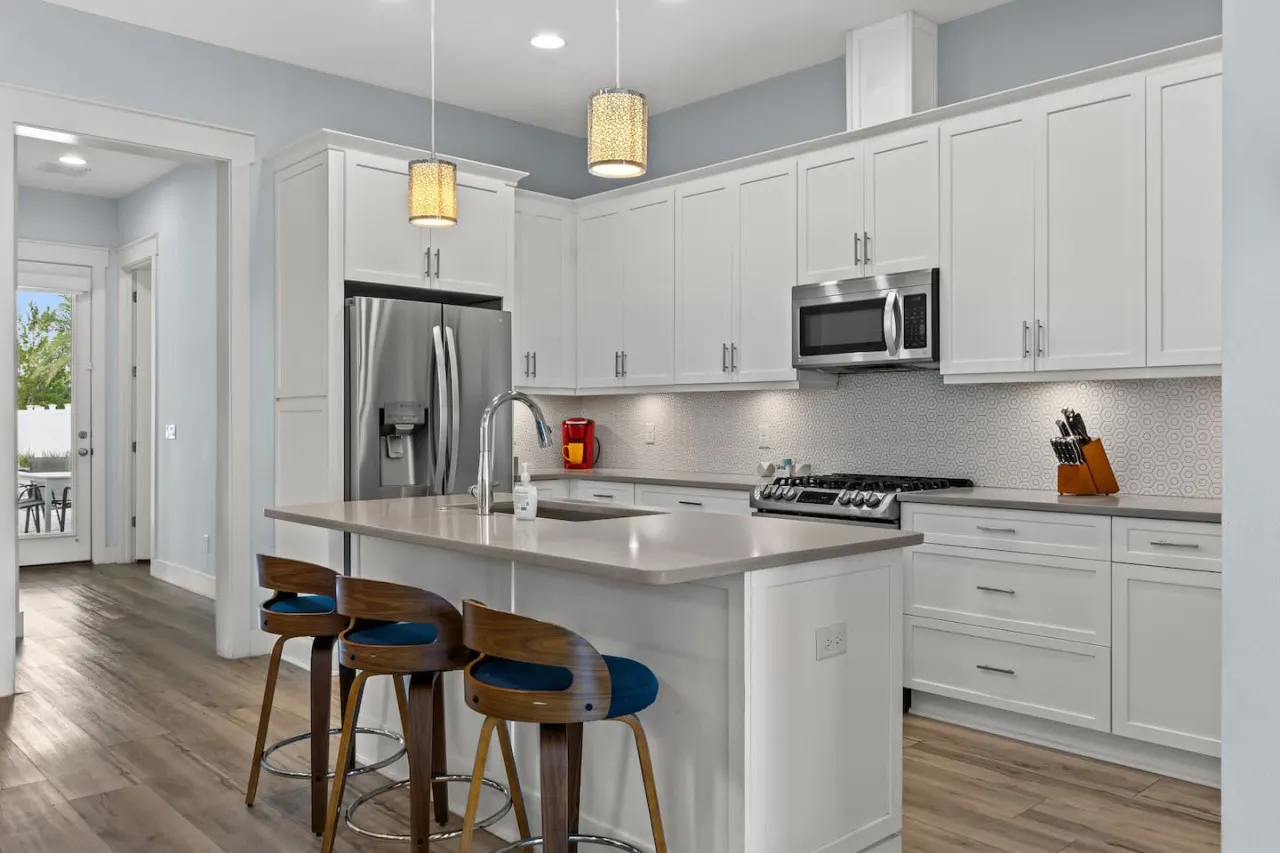 Gulf Breeze Getaway Beach Walk + Backyard Pool 3
