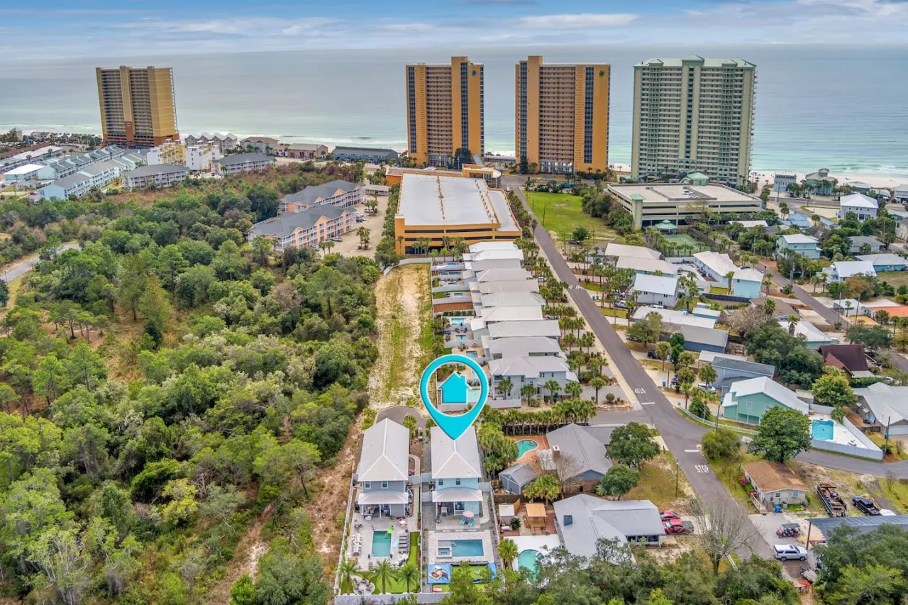 Gulf Breeze Getaway Beach Walk + Backyard Pool 4