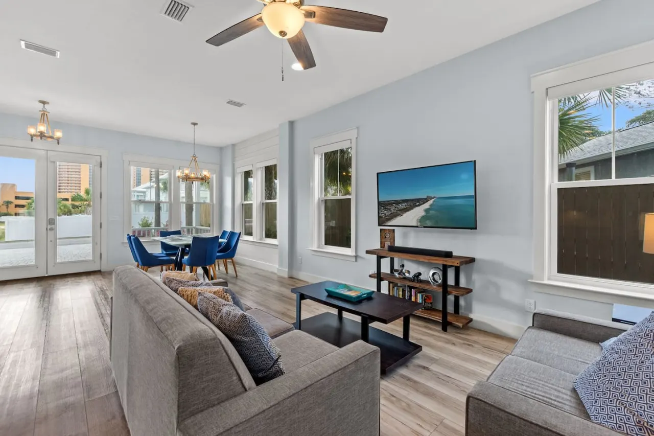 Gulf Breeze Getaway Beach Walk + Backyard Pool 7
