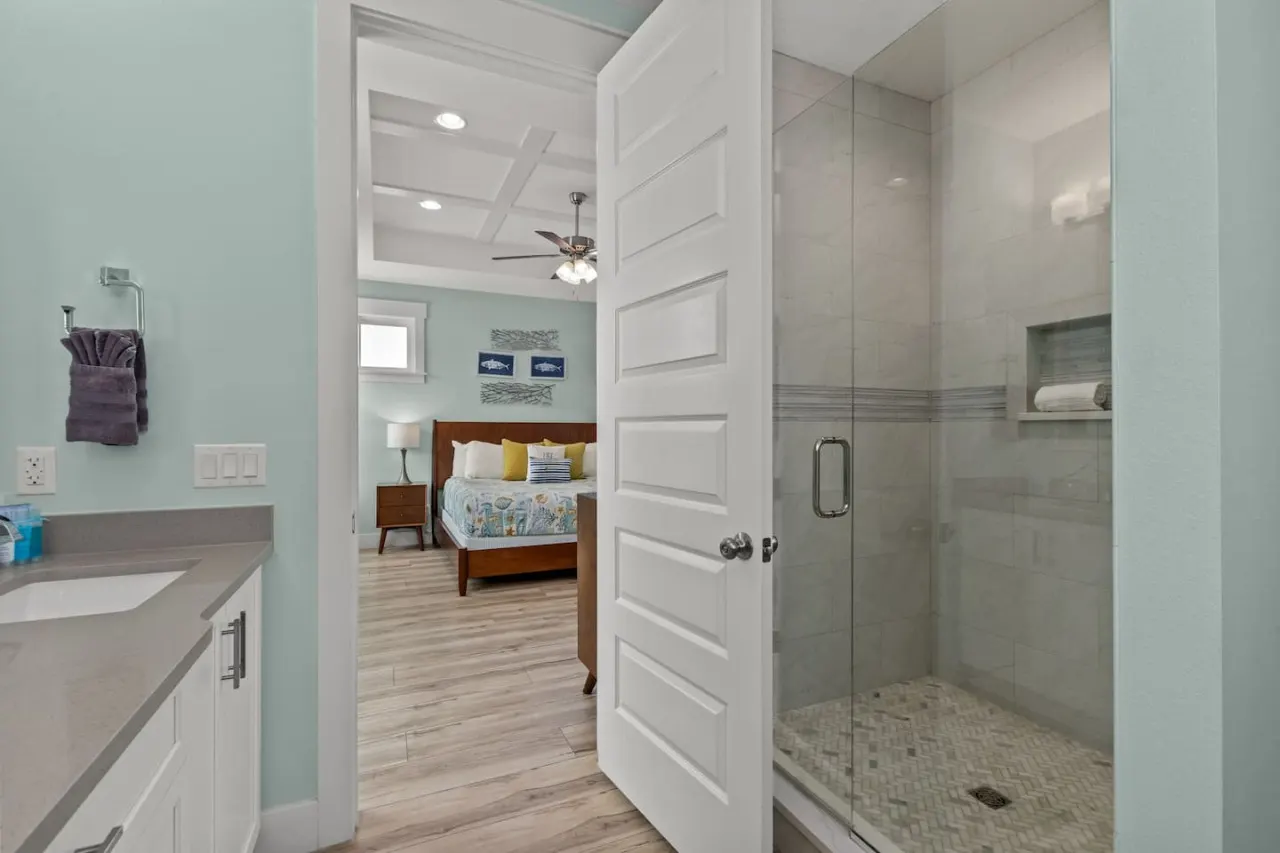 Gulf Breeze Getaway Beach Walk + Backyard Pool 8