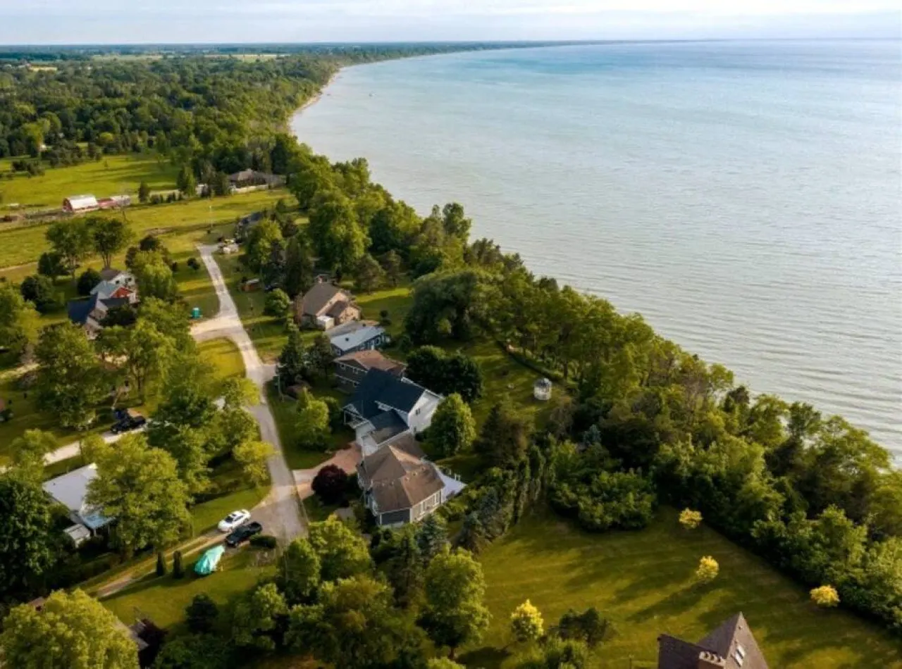 Lake Huron Cottage with Hot Tub 1