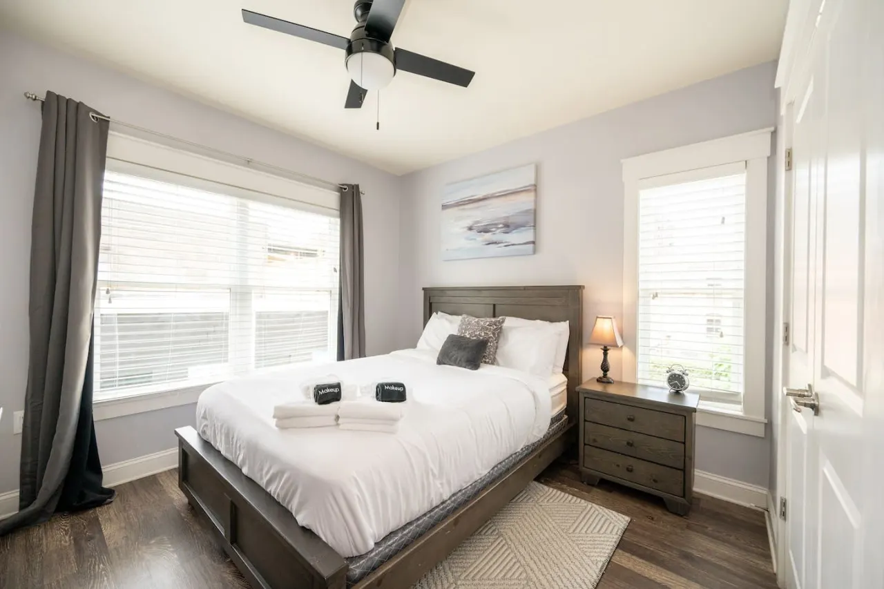 Beautiful Downtown/River VIEWS! Walk Everywhere! 2