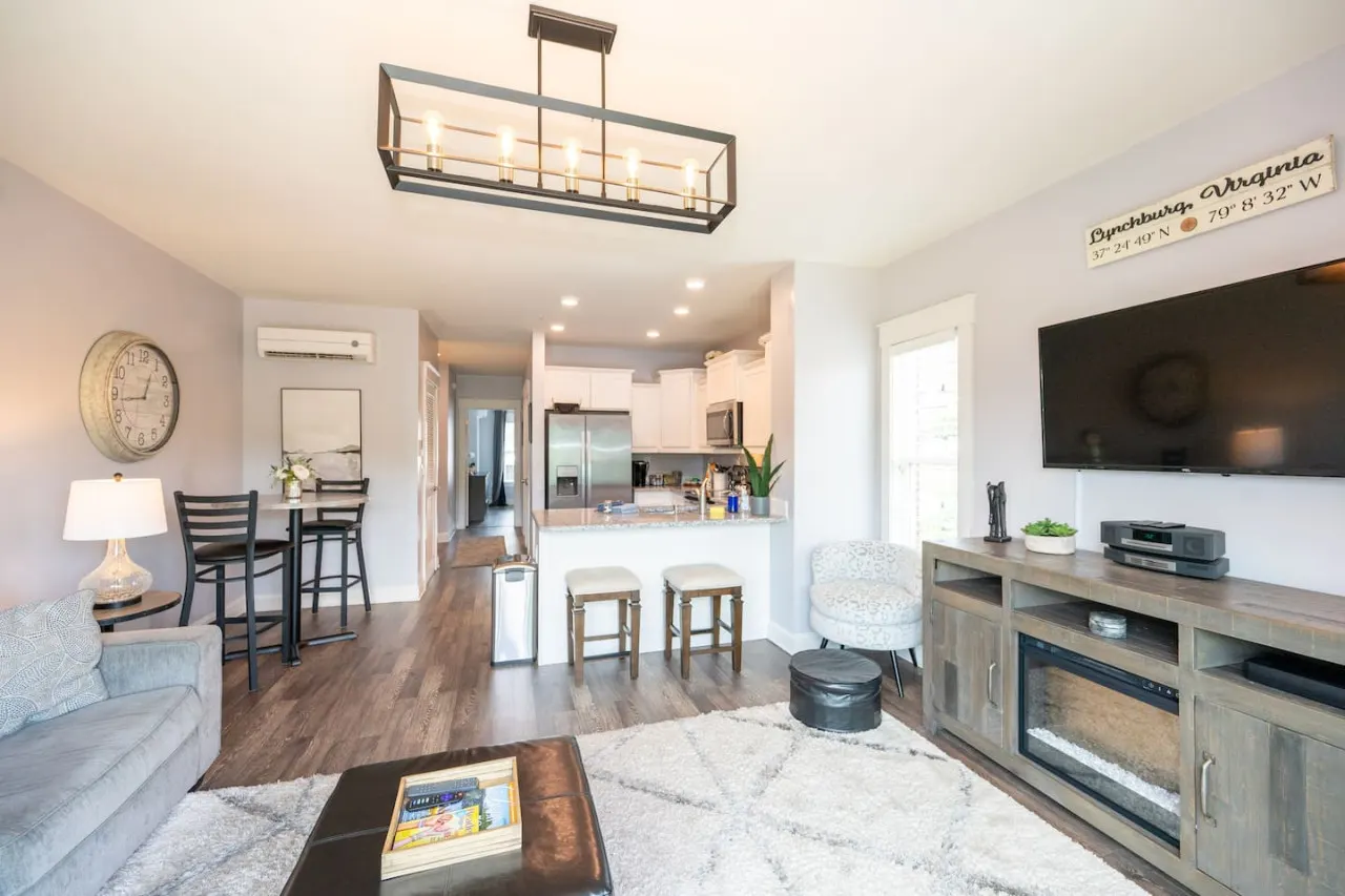 Beautiful Downtown/River VIEWS! Walk Everywhere! 10