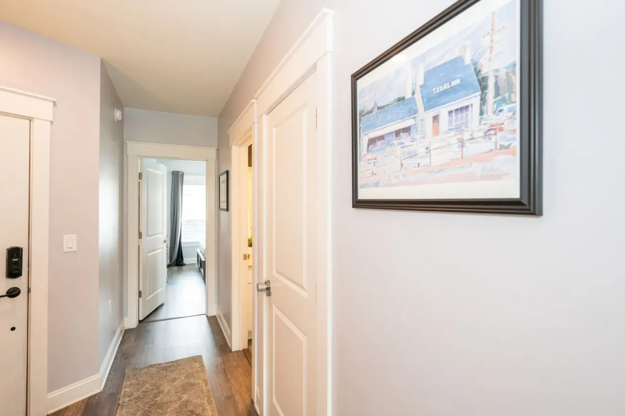 Beautiful Downtown/River VIEWS! Walk Everywhere! 16