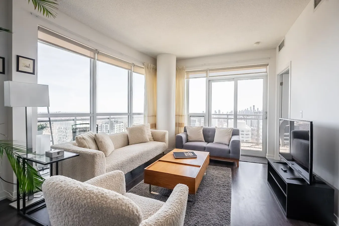 Modern 2BR/2BA Breathtaking Views Parking Spot 2